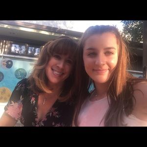 Meet your Posher, Elizabeth